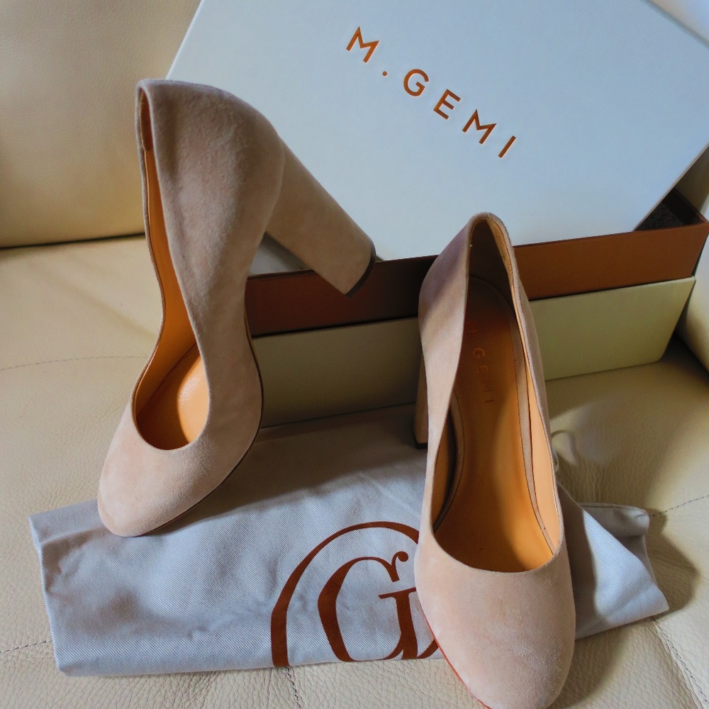 M.GEMI Natural Suede Block Heel Pump Size 37 NWOT